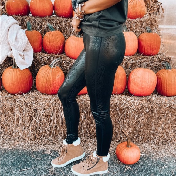 RELISTED Snakeskin Faux Leather Print Black Leggings Pants - Picture 2 of 7